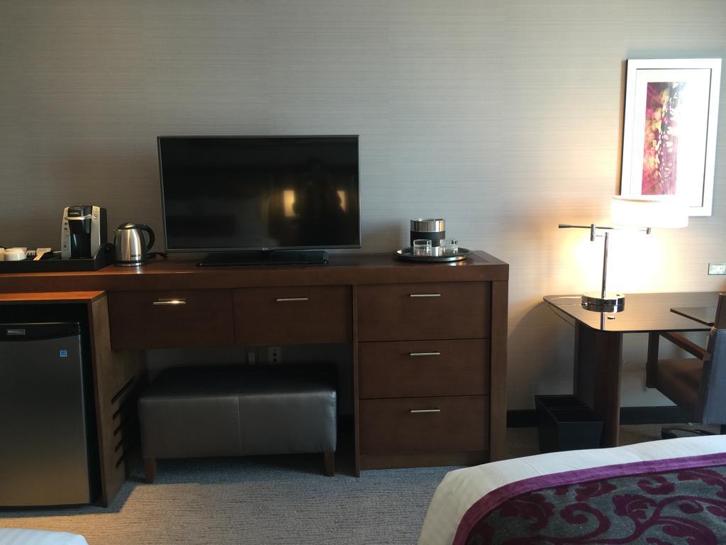 Hotel Parkwest Bicycle Casino Bell Gardens Habitación foto